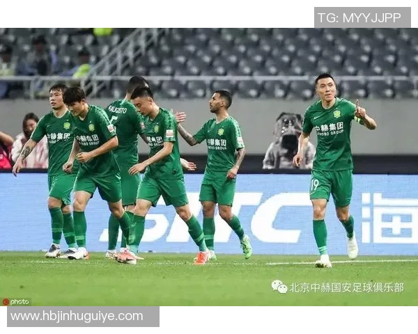 上海篮球队在精英赛中以73分稳居积分榜首位,展现强劲实力 上海篮球队在精英赛中以73分稳居积分榜首位,展现强劲实力