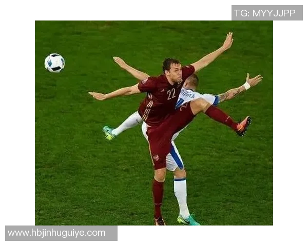 足球明星的踢球绝技揭秘:如何在赛场上展现惊人技巧与风采 足球明星的踢球绝技揭秘:如何在赛场上展现惊人技巧与风采